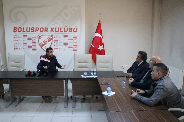 Boluspor Teknik Direktörü Özköylü, basın toplantısında isyan etti