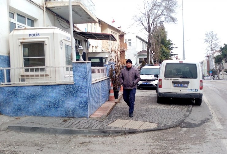 Hırsıza seslendi: "Vicdanın varsa o cüzdanı aldığın yere bırak"