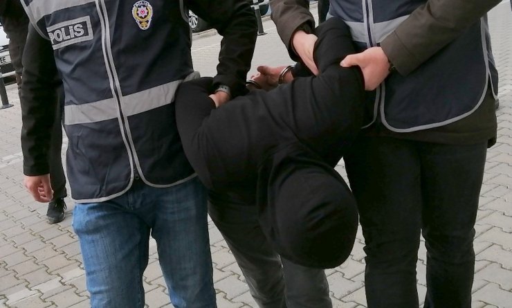 Annesinin çarşafıyla kuyumcuyu soymaya çalışan zanlı tutuklandı