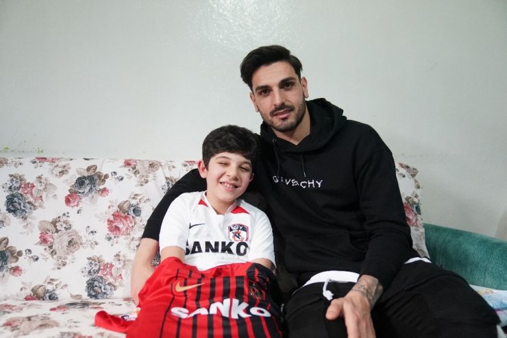 Gaziantep FK futbolcuları Enes’in hayalini gerçekleştirdi