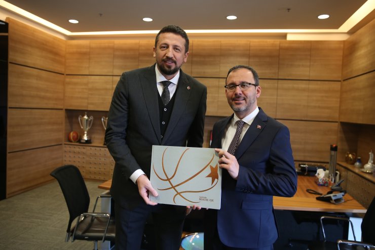 Gençlik ve Spor Bakanı Kasapoğlu, TBF Başkanı Türkoğlu'nu ziyaret etti