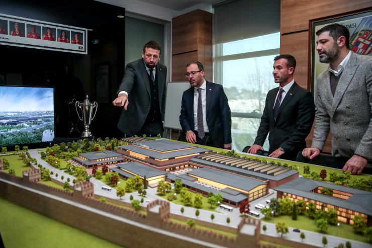 Gençlik ve Spor Bakanı Kasapoğlu, TBF Başkanı Türkoğlu'nu ziyaret etti