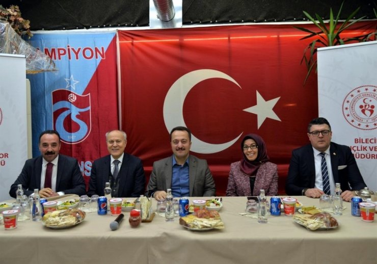 Gençlik ve Spor İl Müdürü Yıldız’a veda yemeği