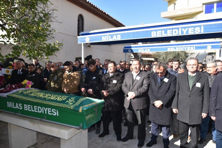 Mesai arkadaşlarının omuzlarında son yolculuğuna uğurlandı
