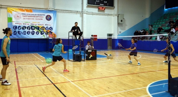 İşitme Engelliler Badminton Türkiye Şampiyonası sona erdi