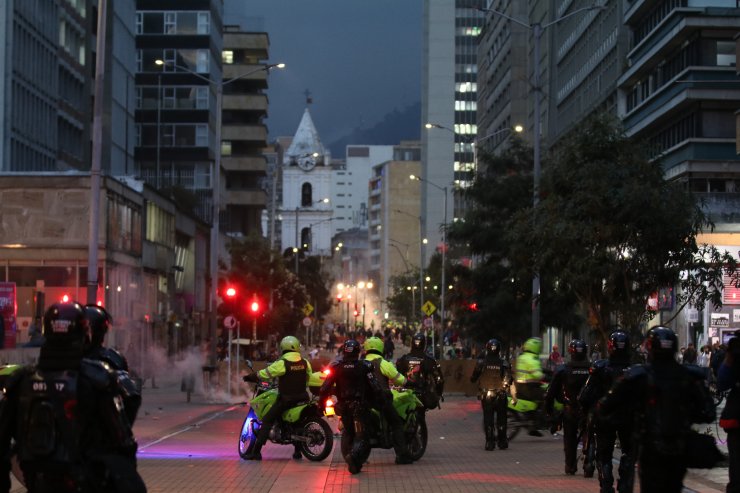 Kolombiya'da genel grev protestolarında göstericilerle polis çatıştı