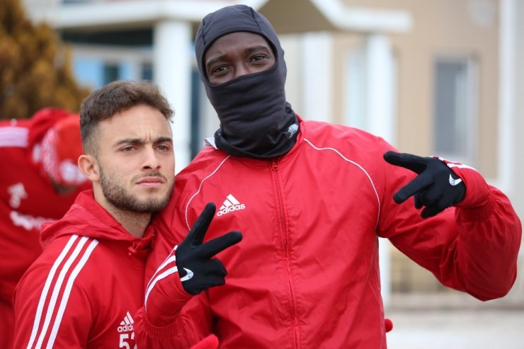 Sivasspor, soğuğu fırsata çeviriyor