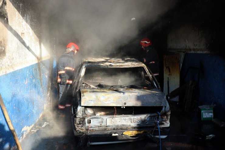 Oto kaportacı dükkanı içerisindeki araç alev aldı