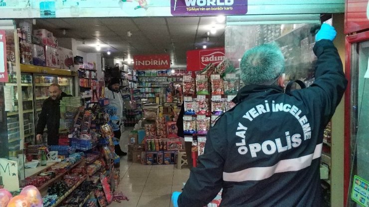 Hırsız, karakolun yakındaki marketi soydu