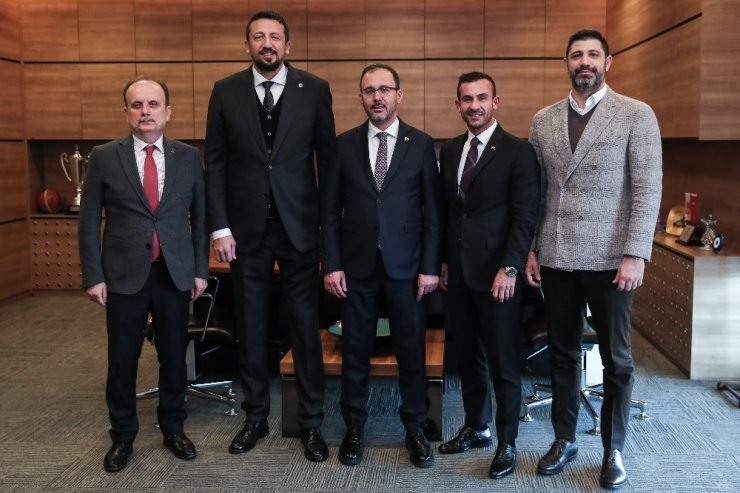 Bakan Kasapoğlu, TBF Başkanı Hidayet Türkoğlu’nu ziyaret etti