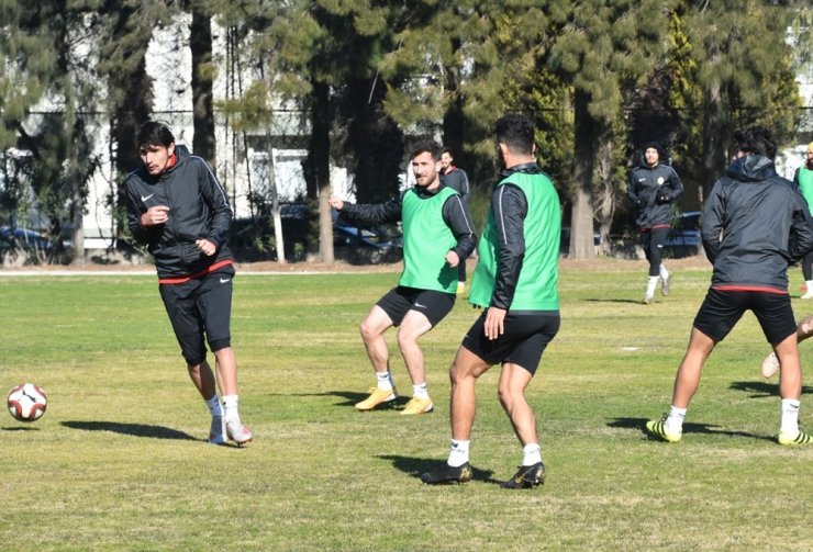 Aliağaspor FK, Ayvalıkgücü Belediye Spor’a konuk olacak
