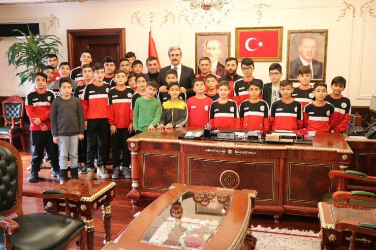 30 güreşçi belediye bünyesine katıldı