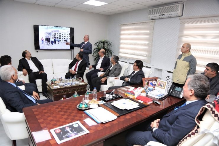 AK Parti Yerel Yönetimler Genel Başkan Yardımcısı Çakır’dan Tuşba Belediyesine ziyaret