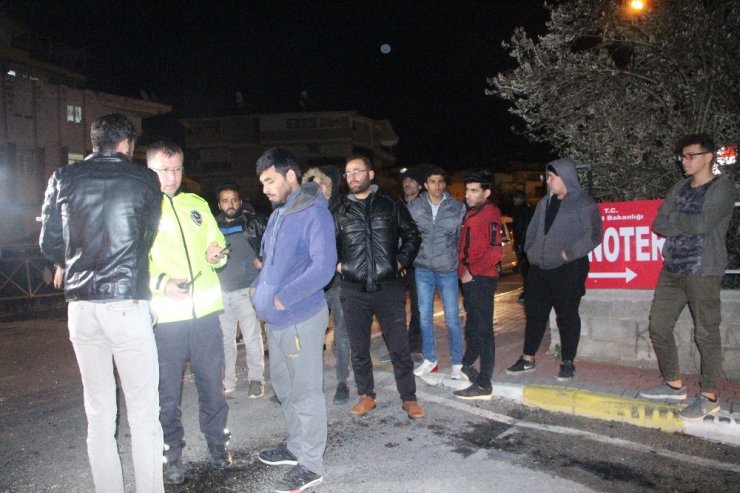 Hurda yüklü kamyonet yanarak kanala uçtu, sürücü son anda atlayarak kurtuldu