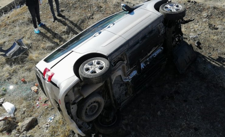Bingöl’de otomobil takla attı: 4 yaralı