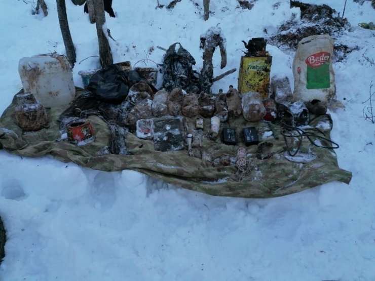Bitlis’te terör örgütüne ait 8 sığınak ve 4 depo bulundu