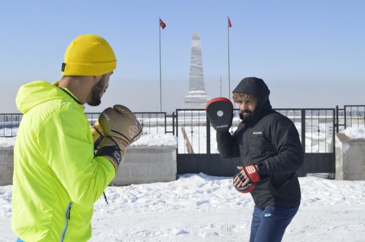Eksi 25 derece soğukta Olimpiyat Oyunları’na hazırlanıyor