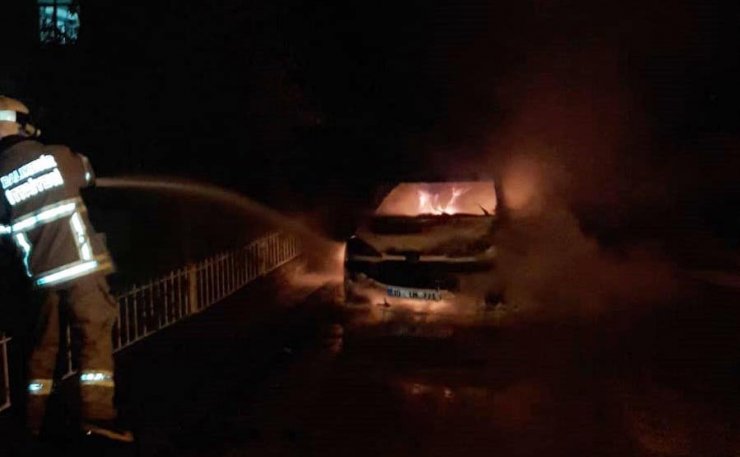 Erdek’te araç yangını korkuttu