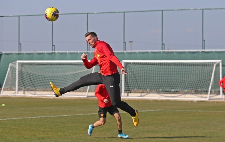 Göztepe’de yeni transfer Kamil Wilzeck ilk antrenmanına çıktı