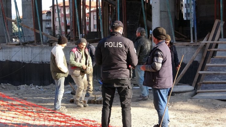 İnşaatta çalışırken dengesini kaybeden işçi 2.kattan düştü