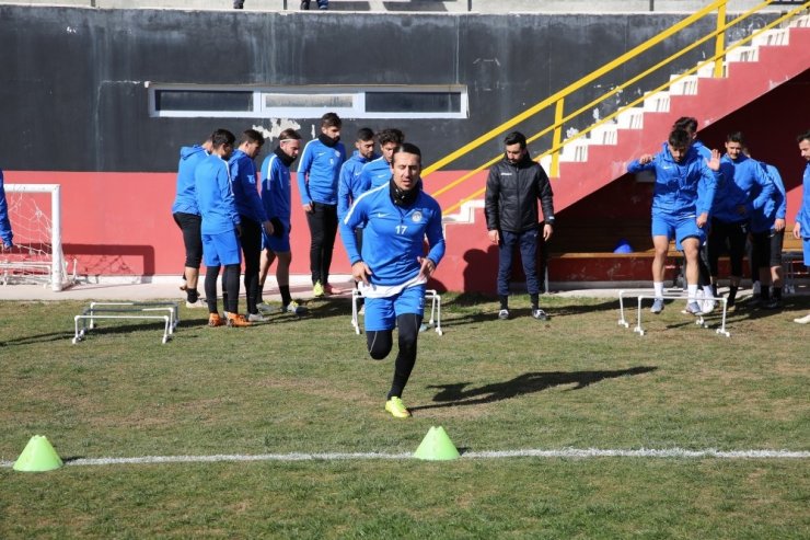 Karaköprü Belediyespor seri peşinde