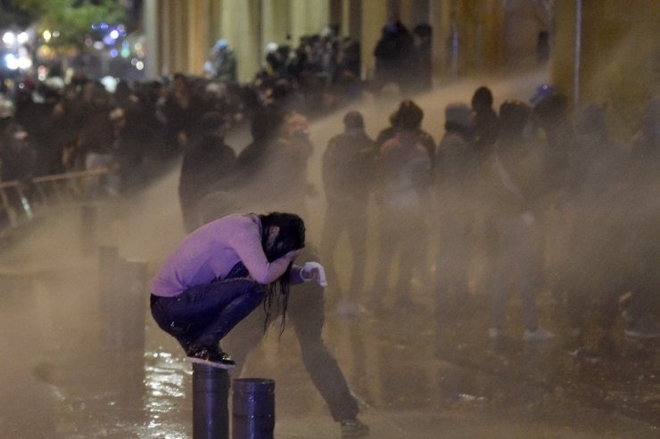 Lübnan’da göstericiler yeni hükümeti protesto etti
