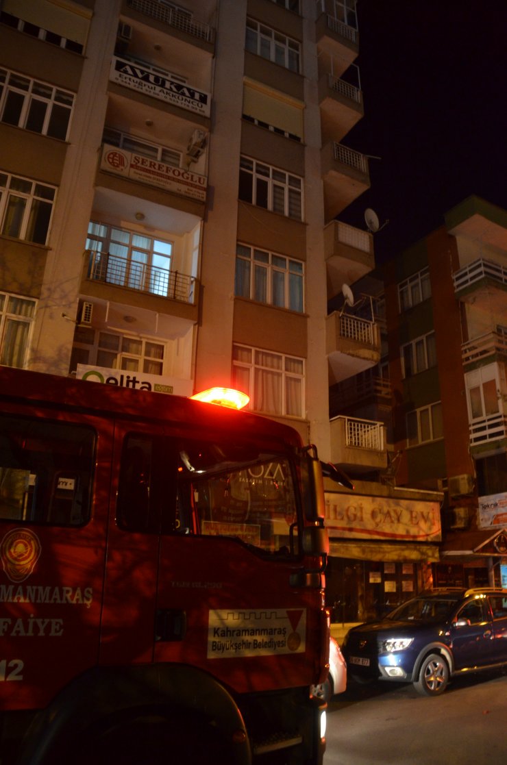 Mangal yaparken balkonu yaktılar