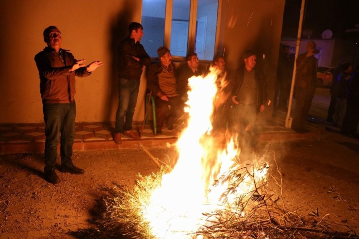 Manisa’da vatandaşların deprem nöbeti