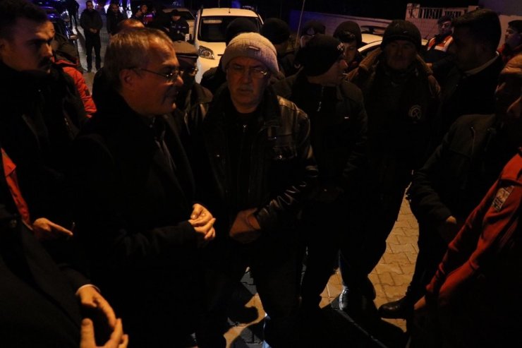 Akhisar’da meydana gelen depremin şiddeti kameraya yansıdı