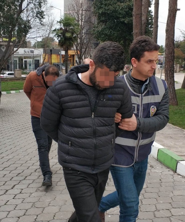 "FETÖ’ye adın karıştı" diyerek evlerde arama yapıp para ve altınları alan sahte polisler yakalandı