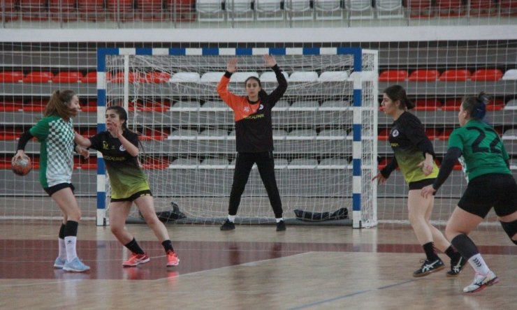 Sivas’ta hentbol şampiyonası devam ediyor