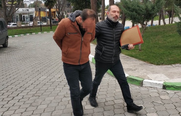 "FETÖ’ye adın karıştı" diyerek evlerde arama yapıp para ve altınları alan sahte polisler yakalandı