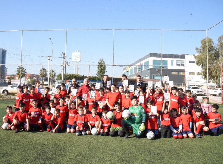 Yılmaz, minik sporcuları antrenmanlarında ziyaret etti