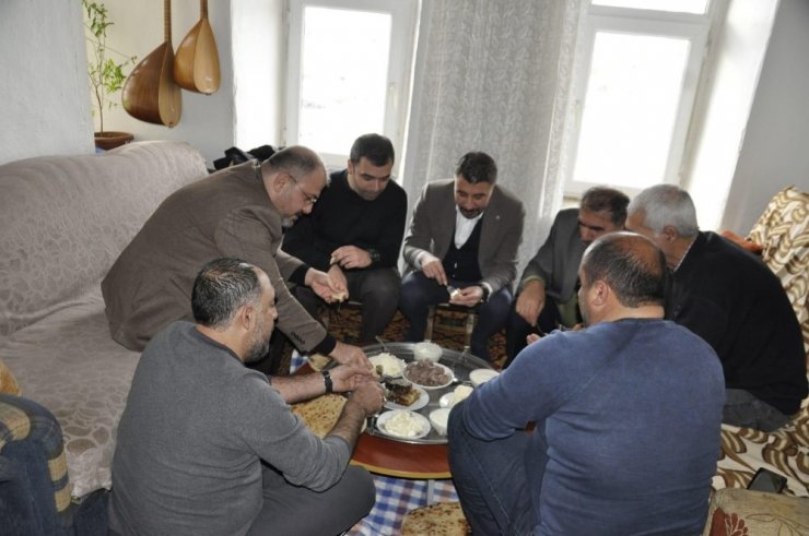 Tunceli’de “Çay sizden, sohbet bizden” projesi