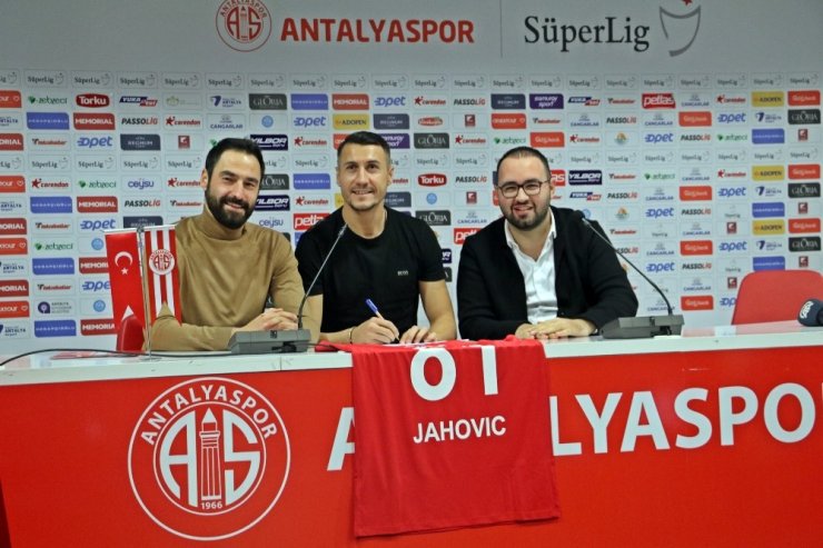 Jahovic resmen Antalyaspor’da