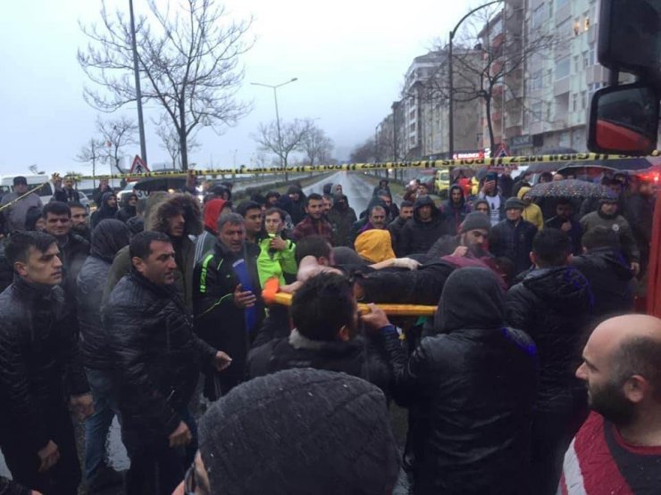 Hurdaya dönen araçtan sağ çıktılar