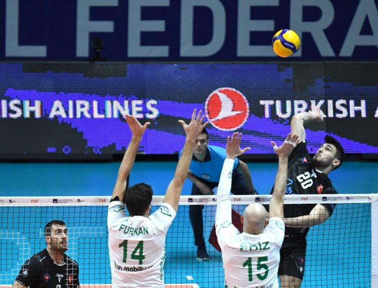 AXA Sigorta Efeler Ligi: Halkbank ANKARA: 3 -Bursa B.Ş. Bld.: 1