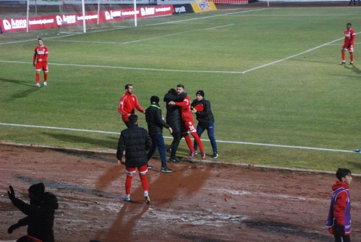 Boluspor taraftarla kavga eden futbolcunun sözleşmesini feshetti