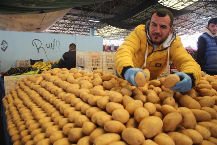 Denizli’de soğuk havalar semt pazarlarının iş potansiyelini olumsuz etkiledi