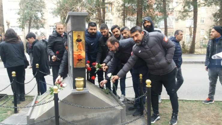 Diyarbakırspor’dan Ali Gaffar Okkan’a karanfilli anma
