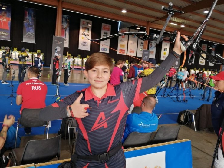 Yusuf Kaya, Salon Okçuluk Turnuvası’nda Dünya ikincisi oldu