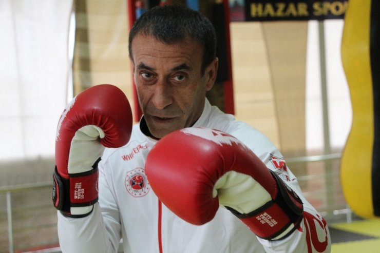 52’lik muay thai şampiyonu, dünya şampiyonasına hazırlanıyor