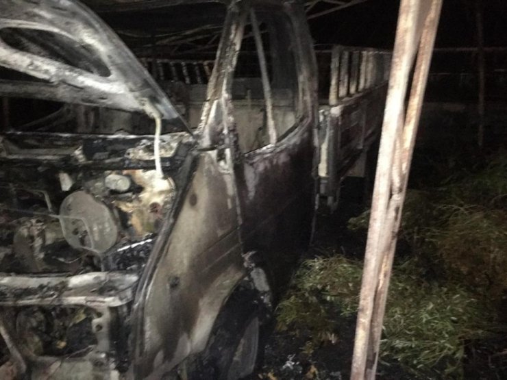 Fethiye’de çıkan yangında ahır ve samanlık kullanılmaz hale geldi