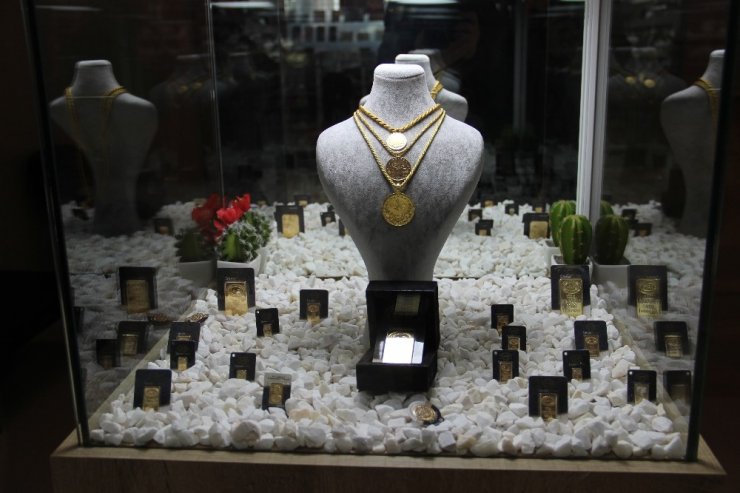 "Altın bu yıl içinde 320 TL bandını görebilir"