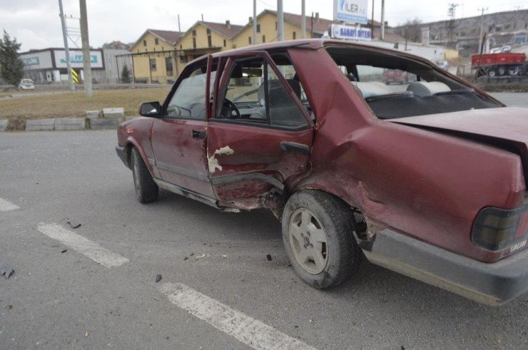 Tavşanlı’da trafik kazası: 3 yaralı