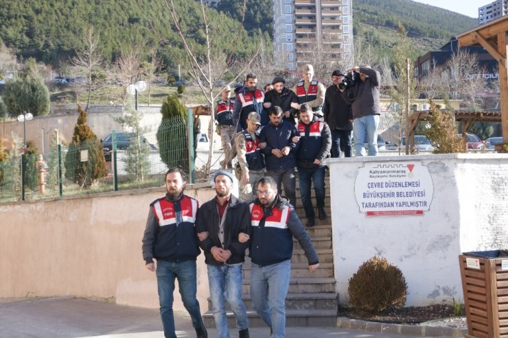 İki ildeki DEAŞ operasyonunda 3 gözaltı