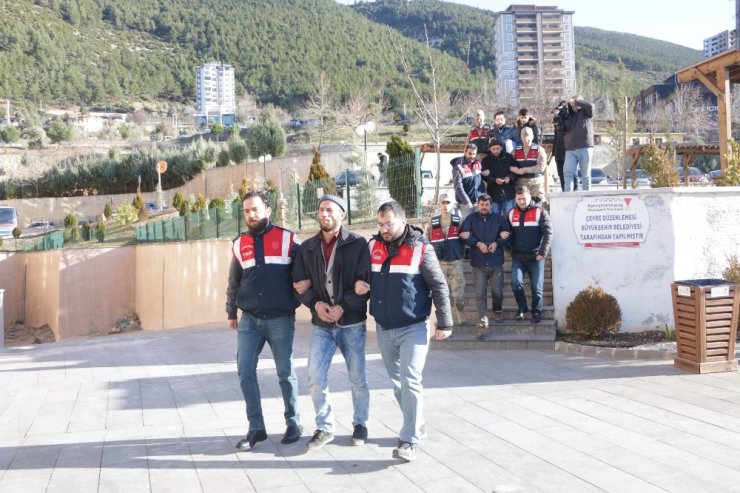 İki ildeki DEAŞ operasyonunda 3 gözaltı