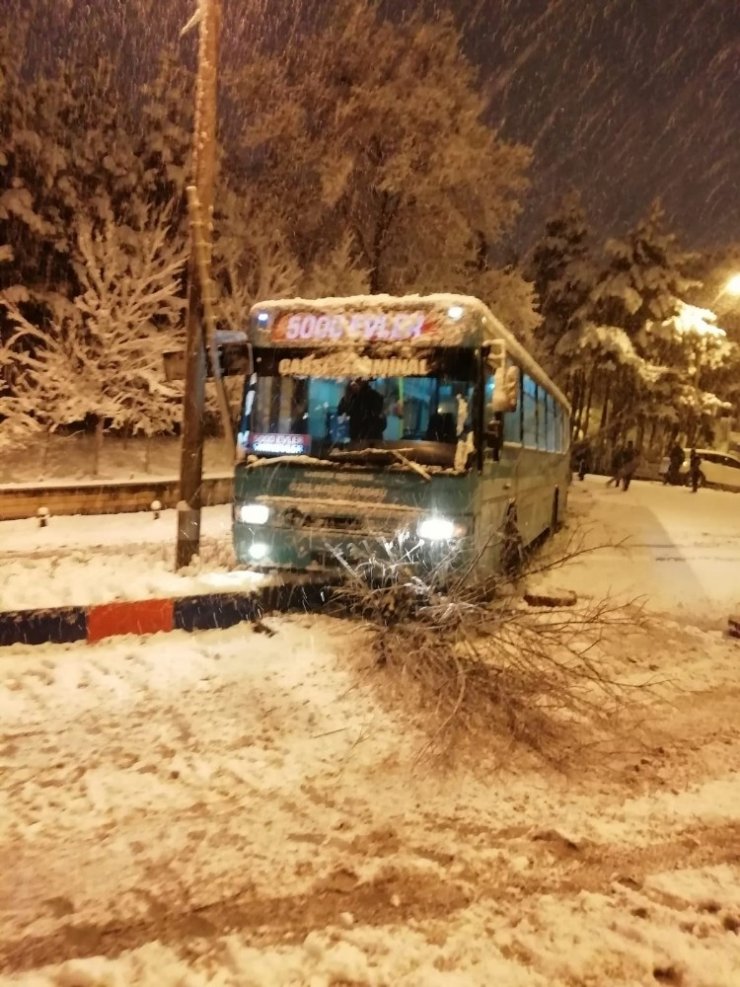 Buzlanma kazaları beraberinde getirdi
