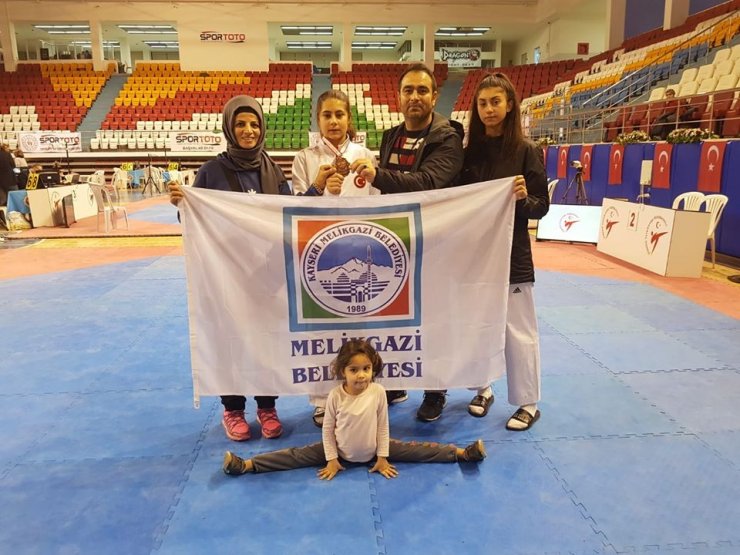 Fatma Arslan, Gençler Taekwondo Şampiyonası’nda Türkiye Üçüncüsü oldu
