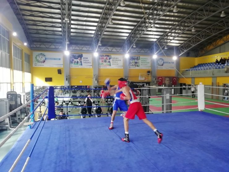 Genç Erkekler Boks İl Şampiyonası finali başladı